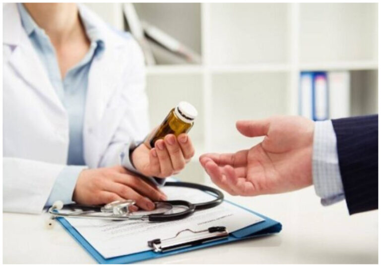 ۶۸ درصد از افراد مسن خودسرانه دارو مصرف می‌کنند