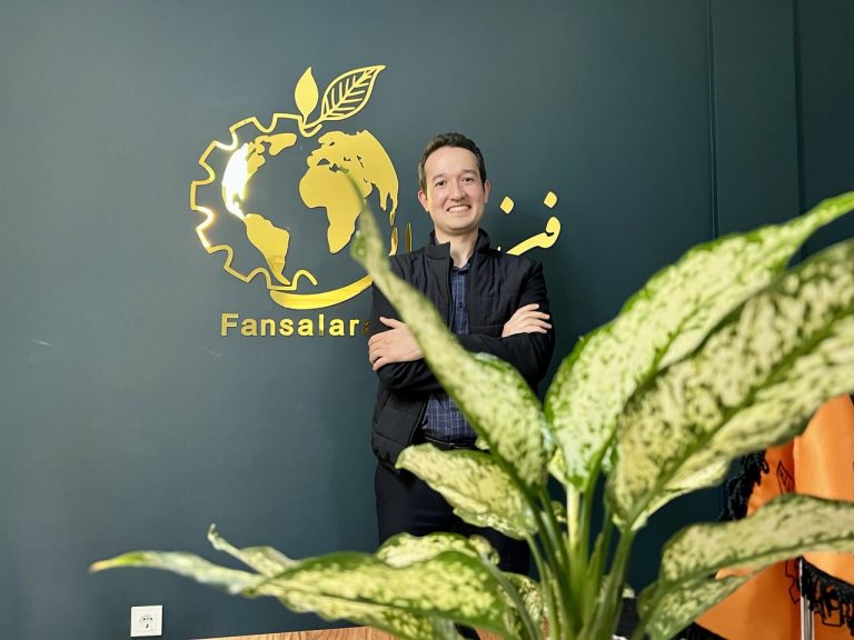 نقد صیقل دهنده است