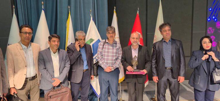 آئین افتتاح فارمکس۲۰۲۵ | تقدیر از رئیس انجمن داروسازان ایران