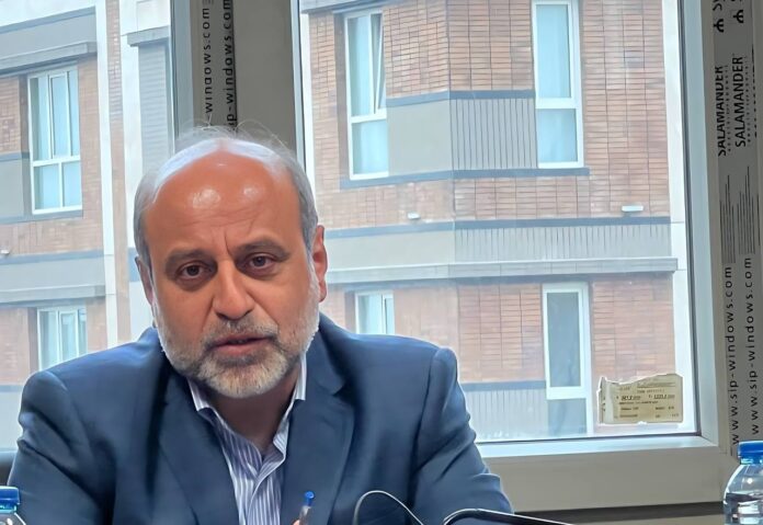 دکتر شهرام کلانتری خاندانی، (رئیس انجمن داروسازان ایران)